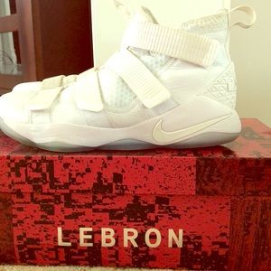 LEBRON SOLDIER XI WHITE/PURE PLATINUM